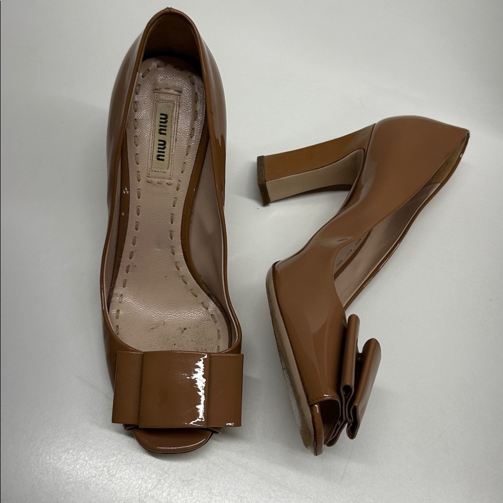 Miu Miu Heels Open Toe Patent Leather Bow Block Heel Tan Brown Size 38.5 US 8.5